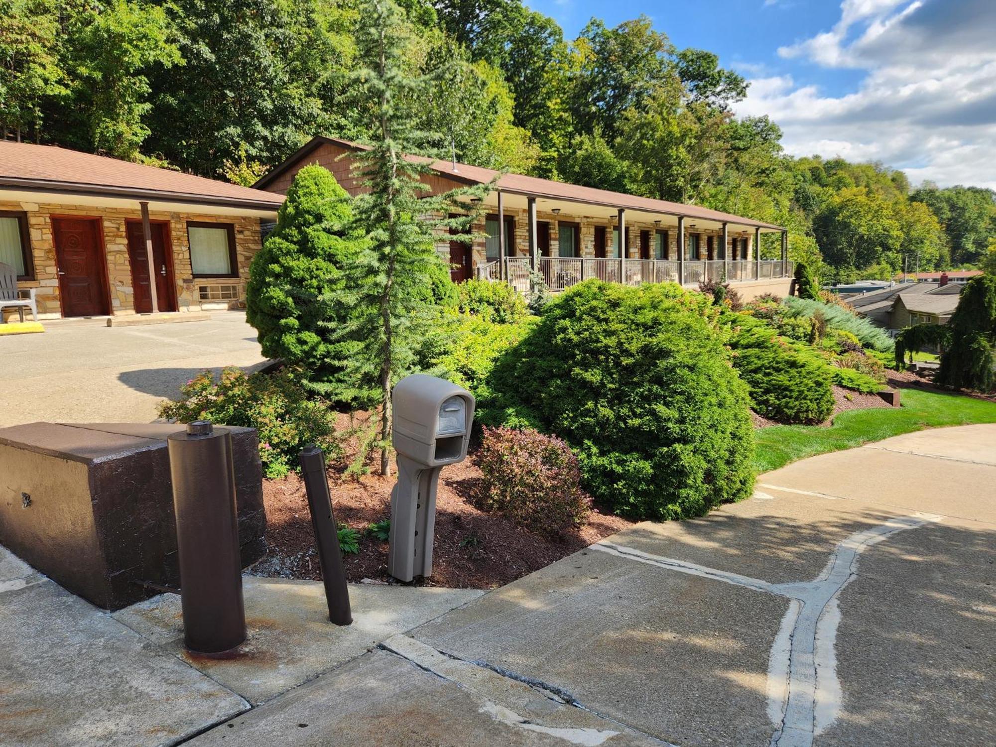 Jefferson Hills Motel Clairton Buitenkant foto