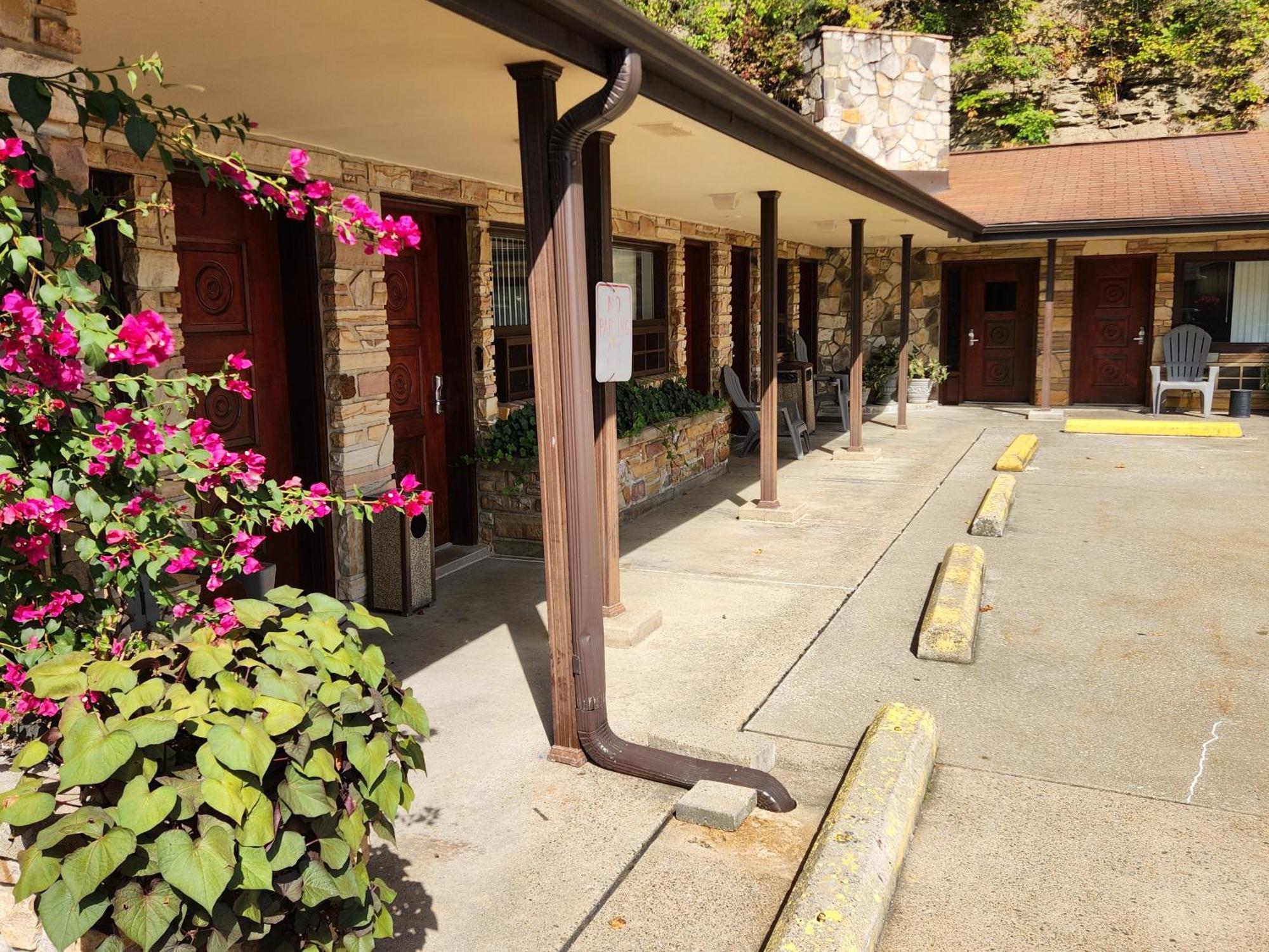 Jefferson Hills Motel Clairton Buitenkant foto